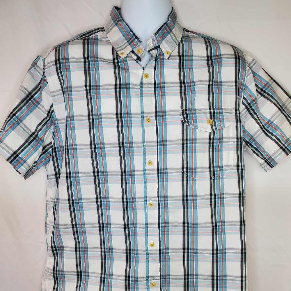 Men's casual button down shirt